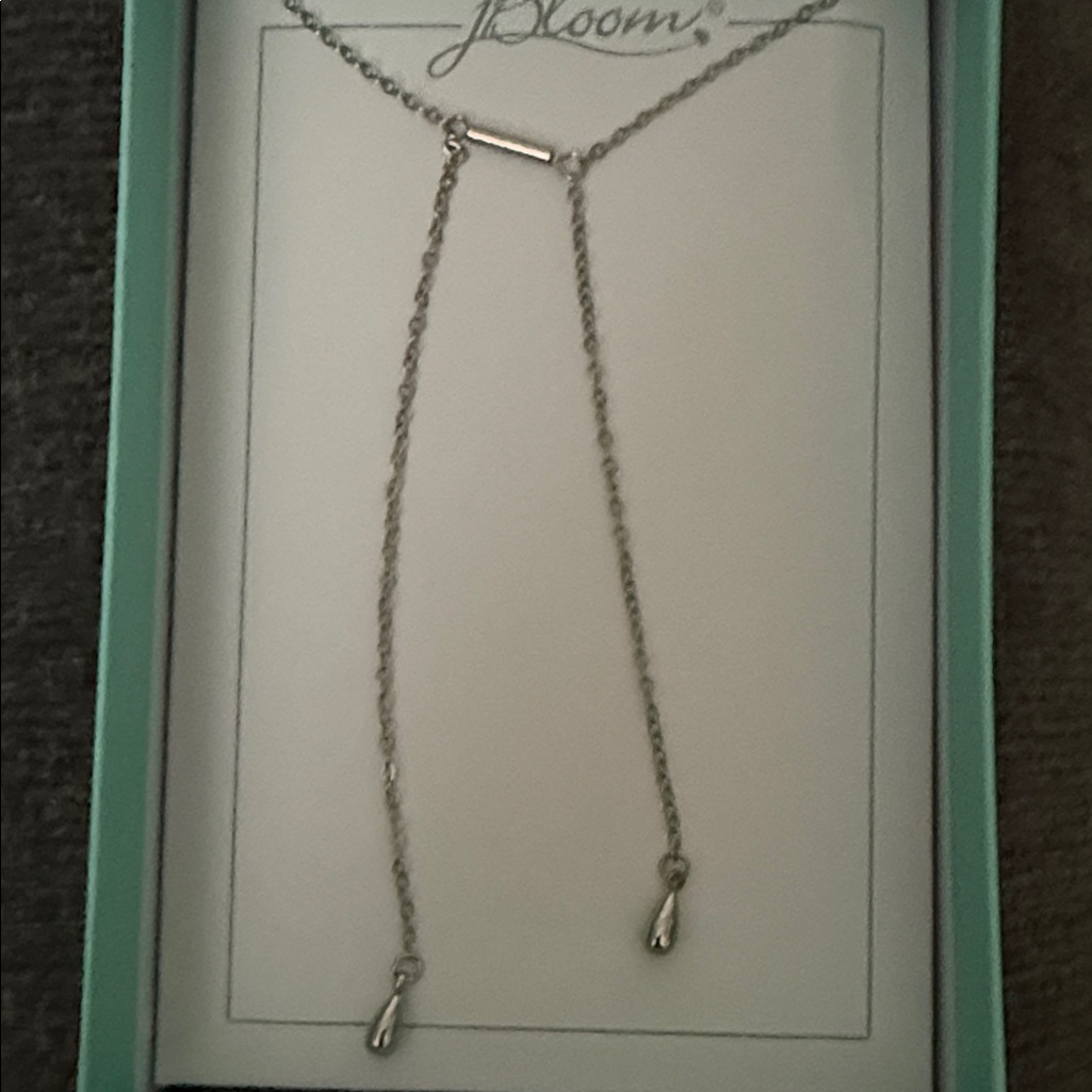 Elegant Silver Necklace 14$